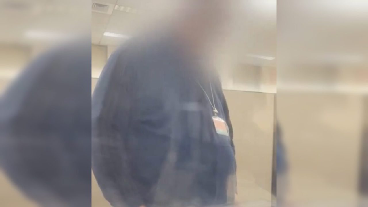 Tucker Carlson Releases Video of Jeffery Epstein’s Brother Mark Epstein Attempting to Obtain Jeffery’s Prehospital Records, Anounces Big Interview With Mark Coming Soon (VIDEO) – Daily Presser