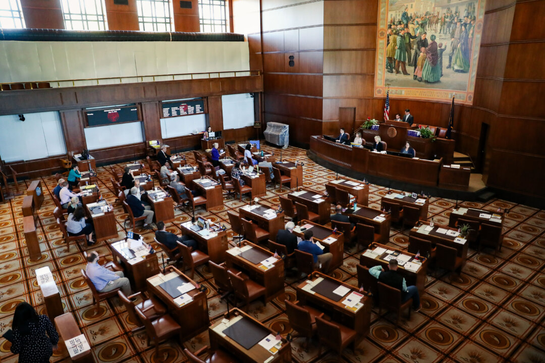 Oregon Supreme Court Blocks 10 Republicans From Running for Reelection | The Epoch Times