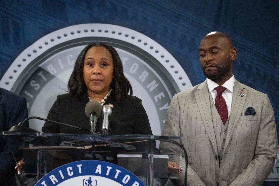 Trump Prosecutor Nathan Wade Settles Divorce, Avoids Having to Testify About Relationship With Fani Willis | The Epoch Times