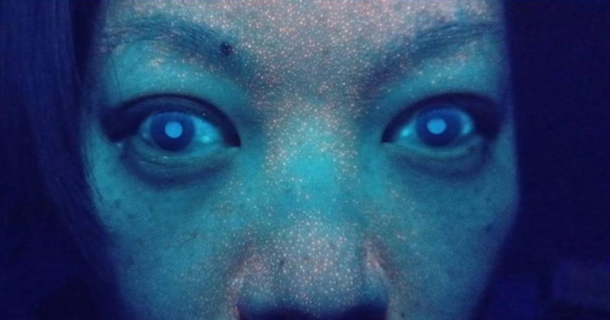 Covid mRNA Vaccinated Emit Strange Fluorescent Glow under UV Light - Slay News