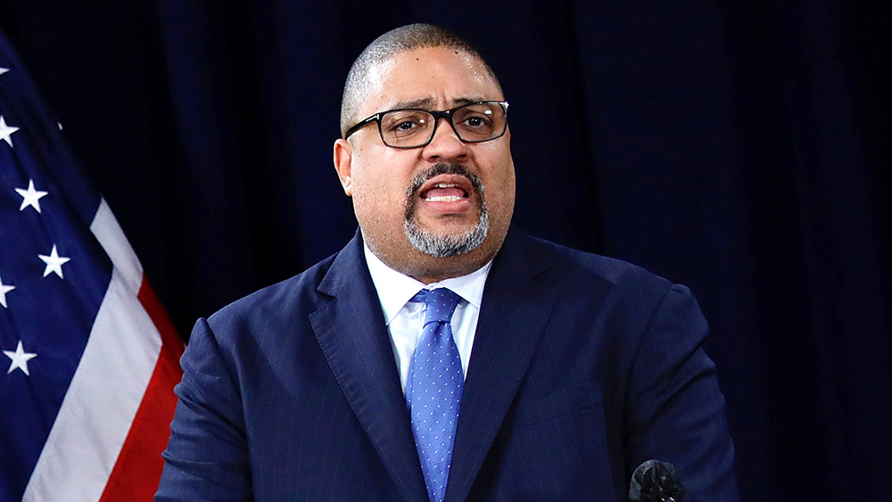 Manhattan DA Alvin Bragg blasted for targeting users of fake vaccine cards while letting actual criminals roam free