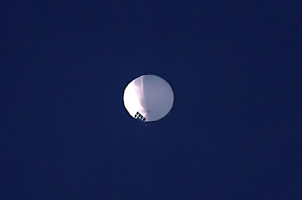 High-altitude balloon of unknown origin flying over Western US