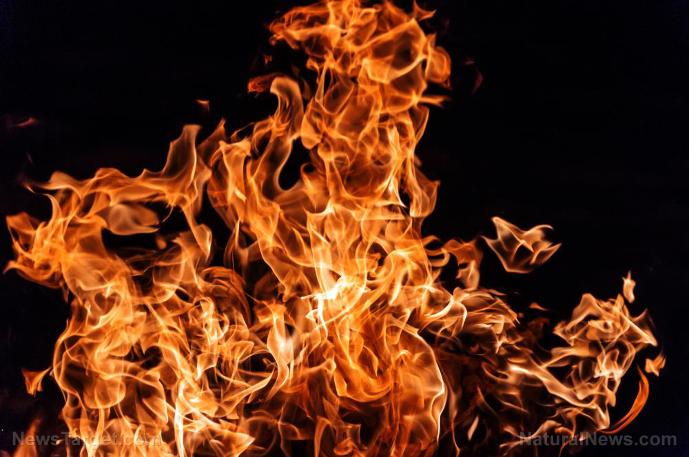 San Vicente migrant camp in Darien Gap set ON FIRE, partially burns down