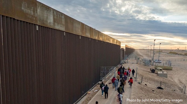 Federal Appeals Court Says Texas Law Allowing Police To Arrest Illegal Migrants Can Take Effect - Dr. Rich Swier