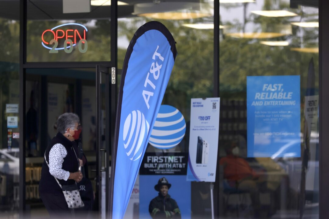 AT&T Says Data From 73 Million Current and Former Account Holders Leaked on Dark Web | The Epoch Times