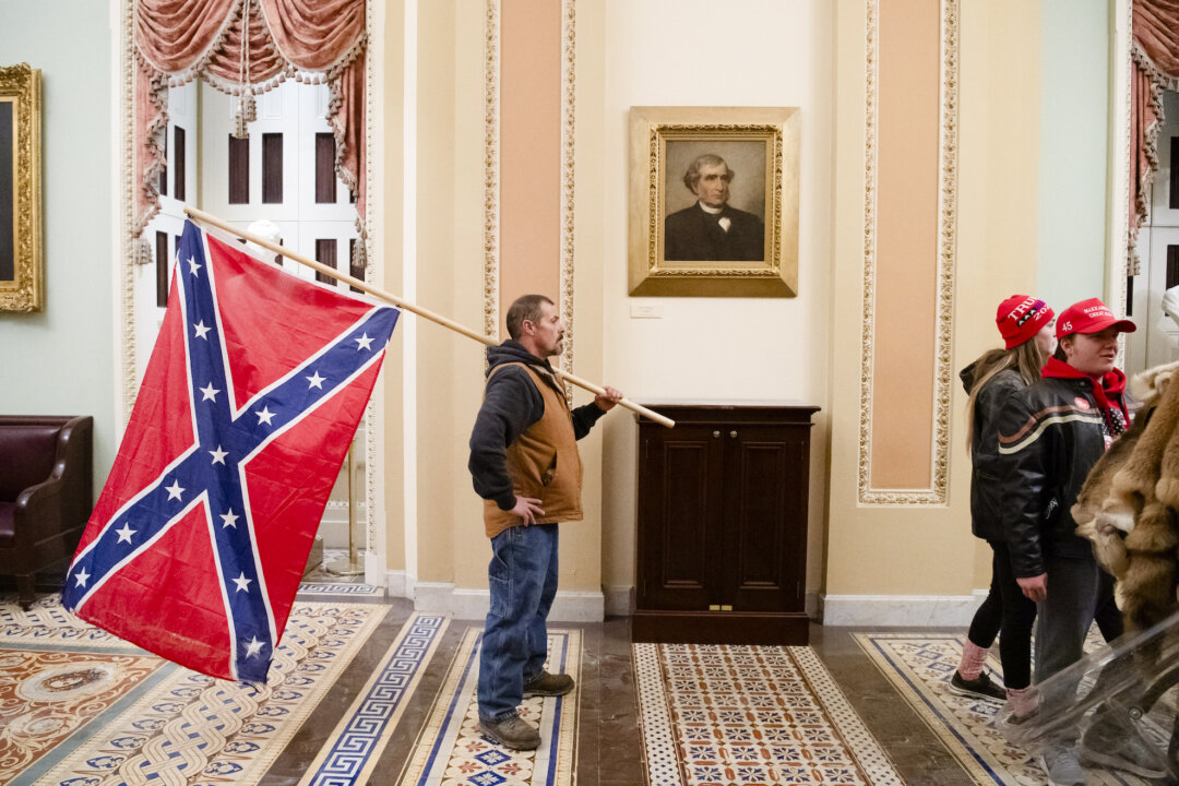 Supreme Court Action Leads to Early Release of Jan. 6 Prisoner Who Carried Confederate Flag | The Epoch Times