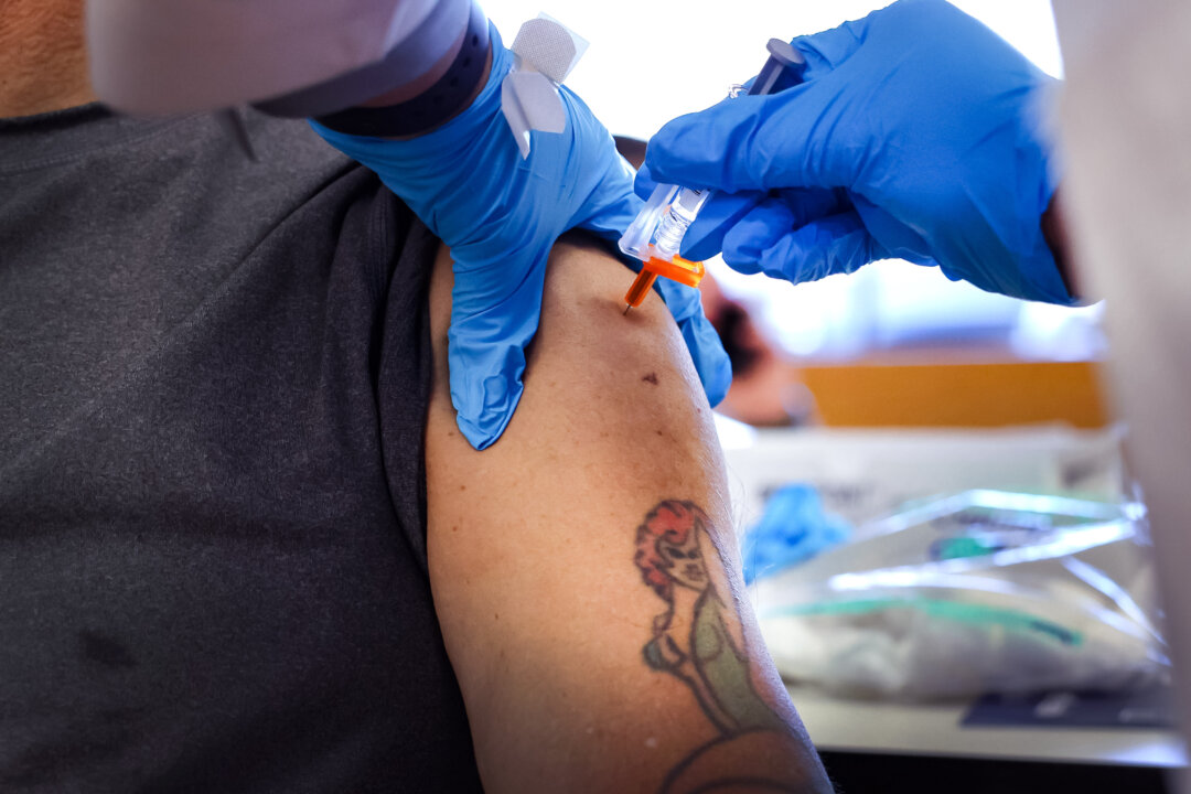 Influenza Vaccines Linked to Elevated Stroke Risk in Elderly: FDA Study | The Epoch Times