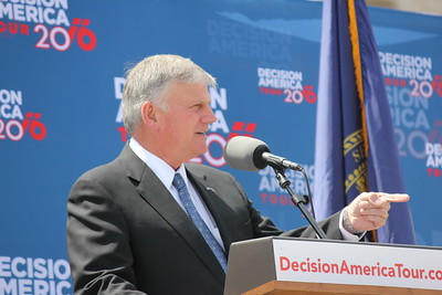 Hundreds in Arizona Surrender to Christ at Franklin Graham's Frontera Tour | Restoring Liberty