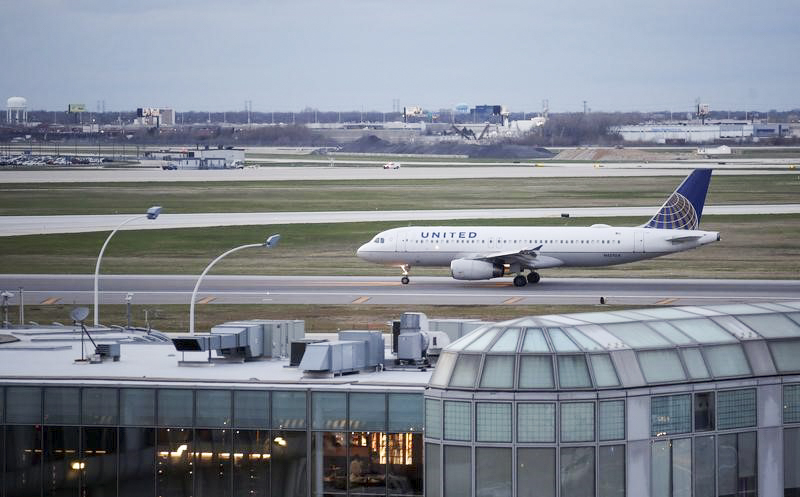 United Airlines Plane Catches Fire at Chicago’s O'Hare Airport | The Epoch Times