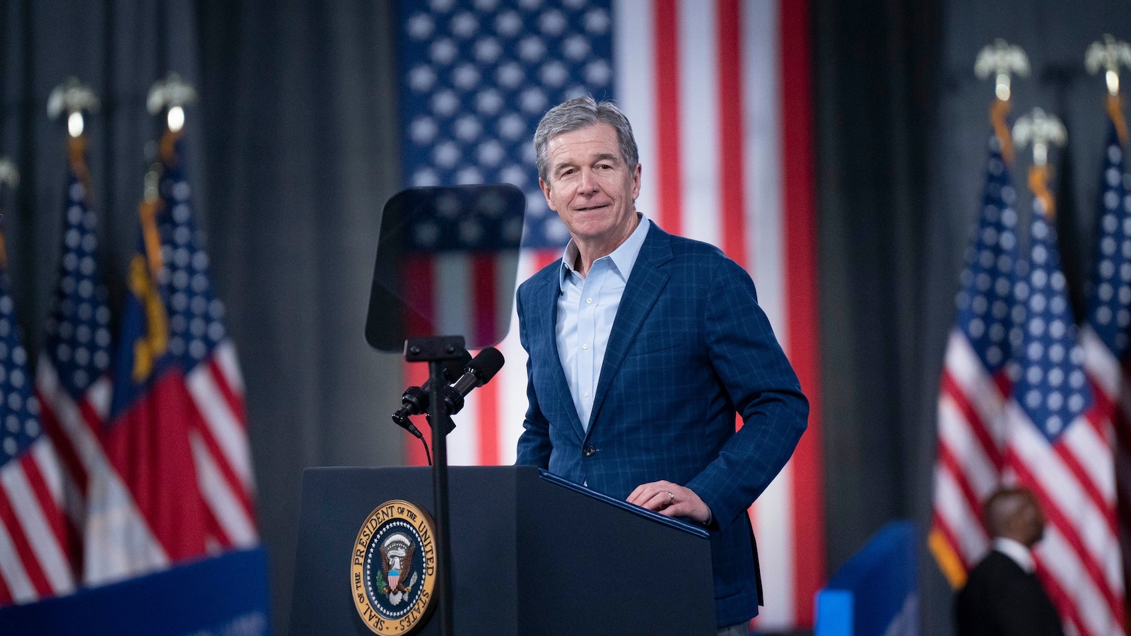 North Carolina Gov. Roy Cooper withdraws from race to be Harris' running mate - ABC News