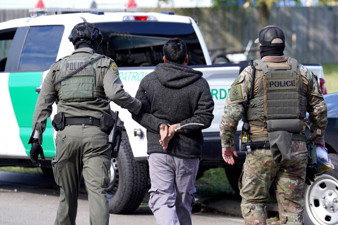 ICE Arrests 2,824, Deports 11,870 in New Orleans in November | The Epoch Times