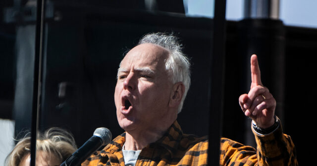 Tim Walz Vows to 'Never Leave the Side' of Somali Minnesotans