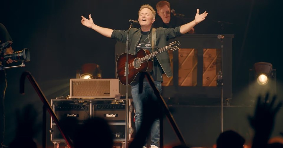 Chris Tomlin Revives Ancient 1800 Year Hymn of Faith – Finish The Race