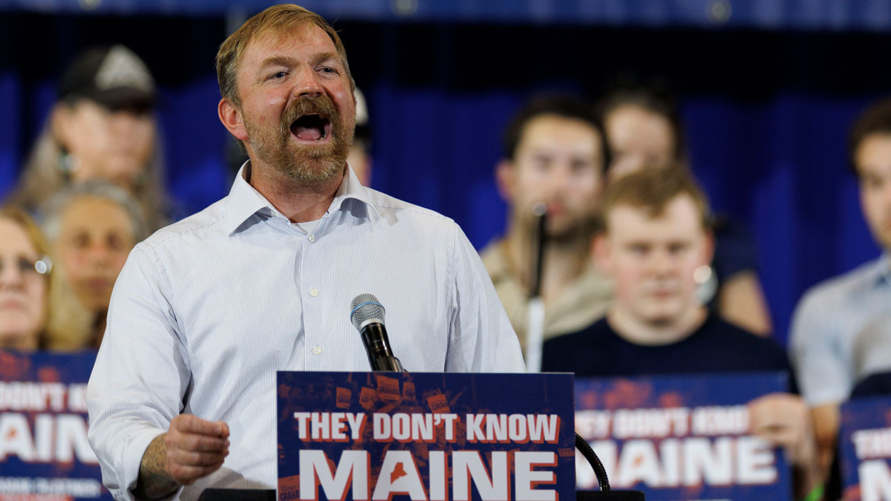 Democrats' Midterm Strategy? Pretend to Be Working Class Again