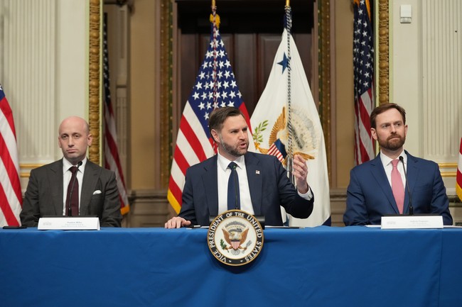 400 Businesses With $6 Billion in Fed Contracts Had No Physical Addresses
