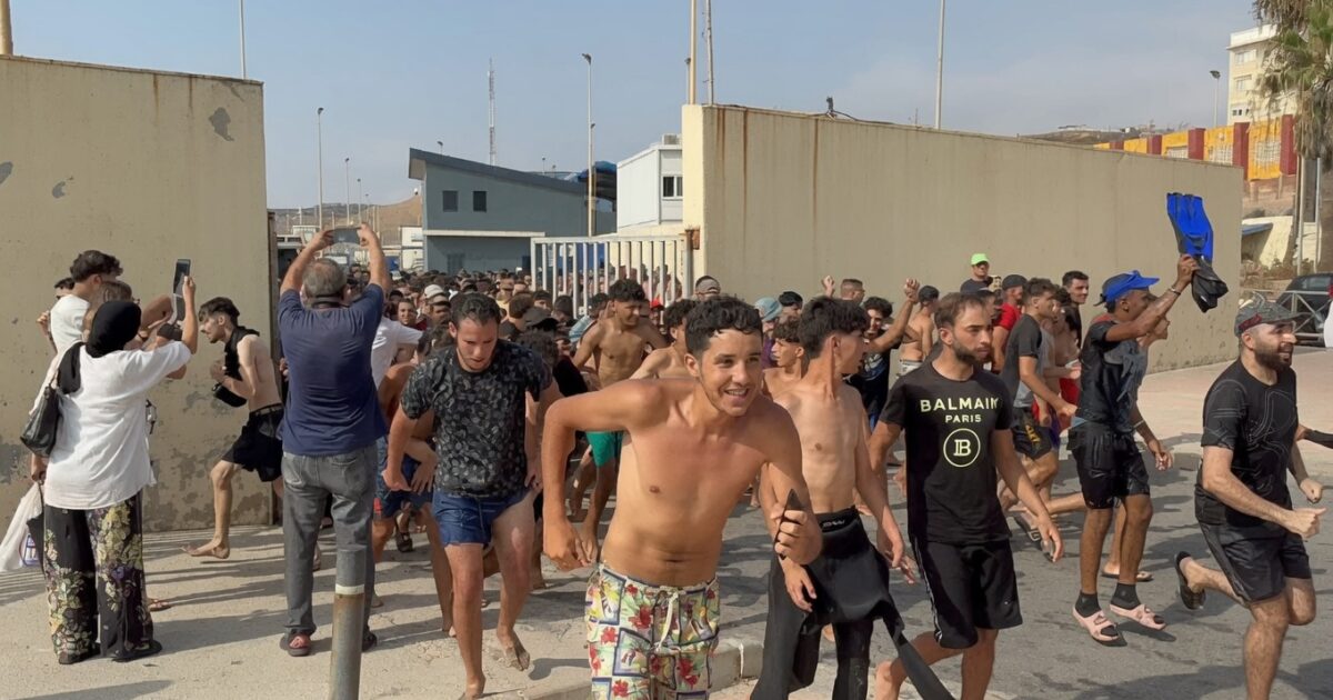 NOW – THOUSANDS of Illegal African Migrants From Morocco STORM the Spanish Border in the Enclave of Ceuta (SHOCK VIDEOS) * The Gateway Pundit * by Paul Serran