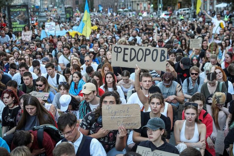 Ukrainians Rally for Ousted Defence Minister