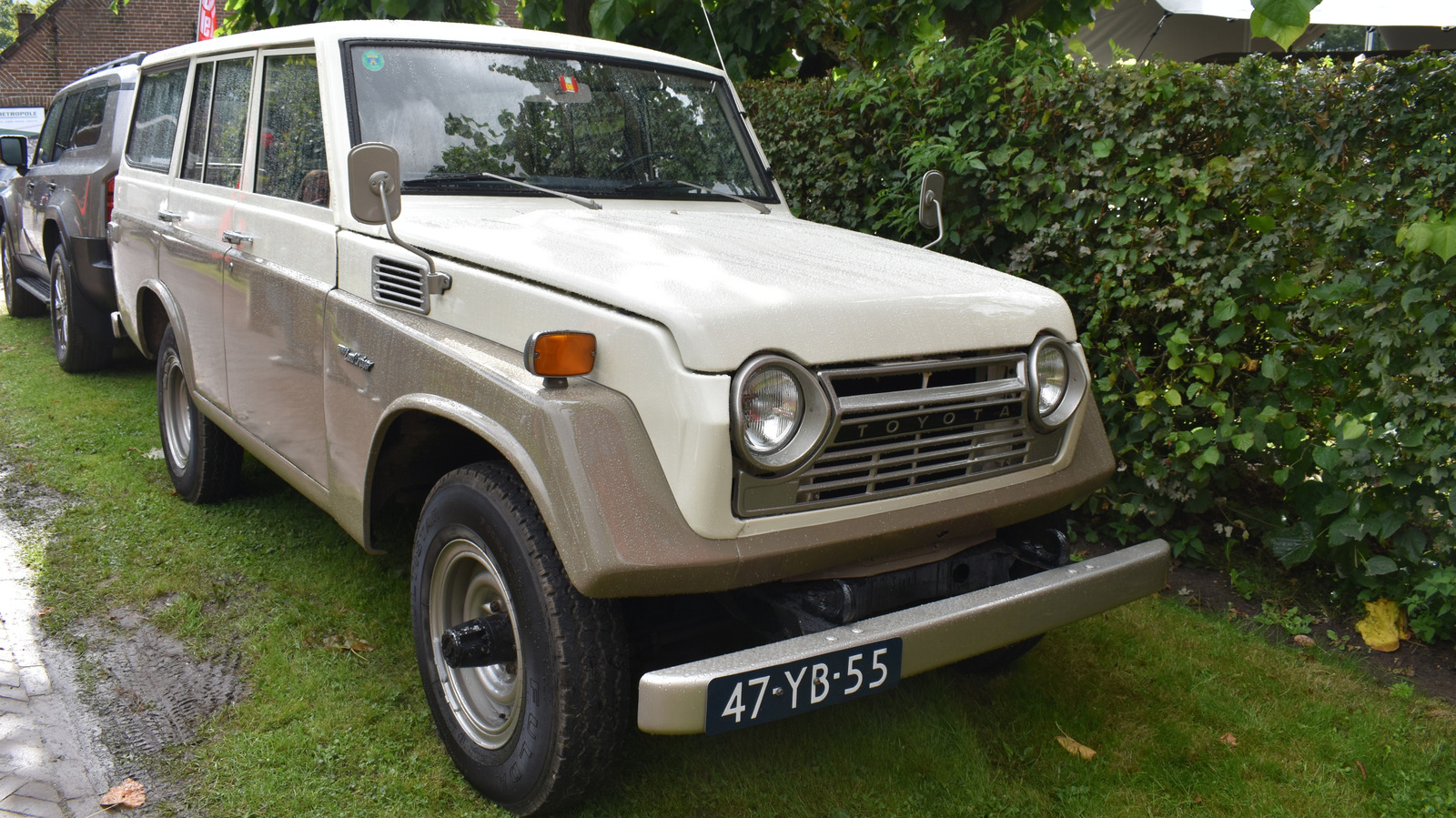 Toyota FJ55 Iron Pig SUV Became A 1970s Icon