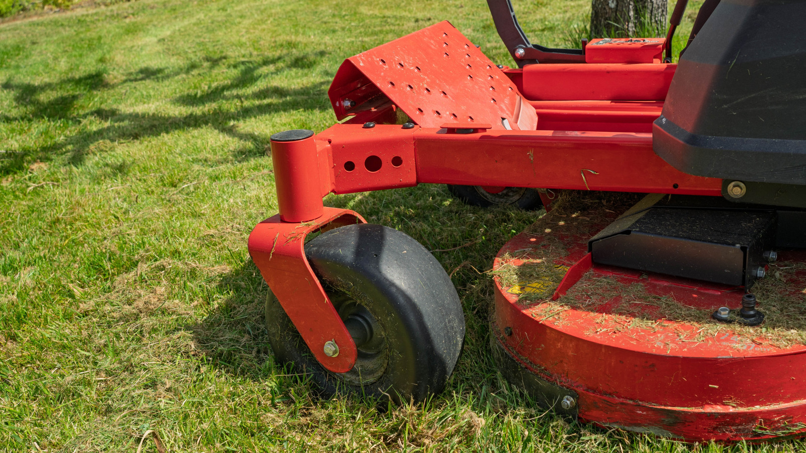 Stamped Vs Fabricated Lawn Mower Decks, Key Differences Explained