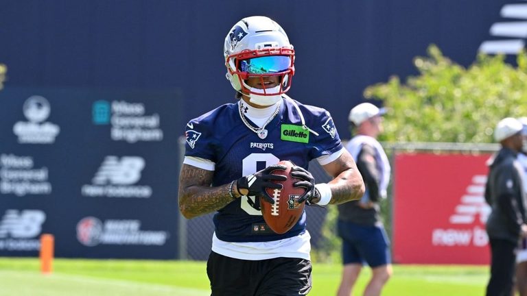 Patriots, Gonzalez Not Close on Contract