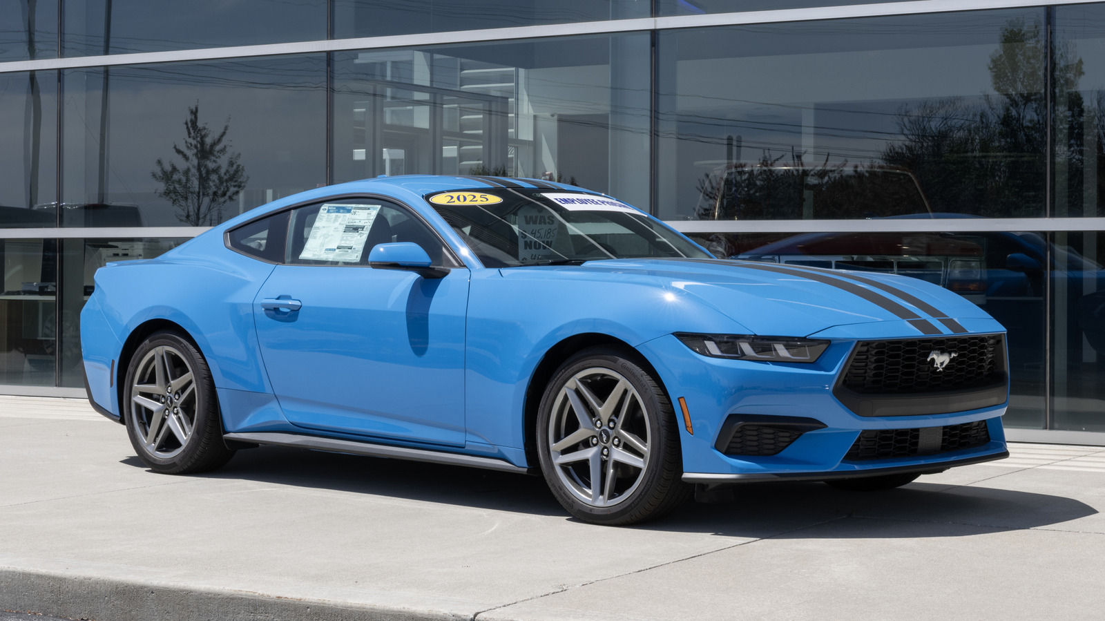 Base Ford Mustang EcoBoost Outsprints 5 Sports Cars