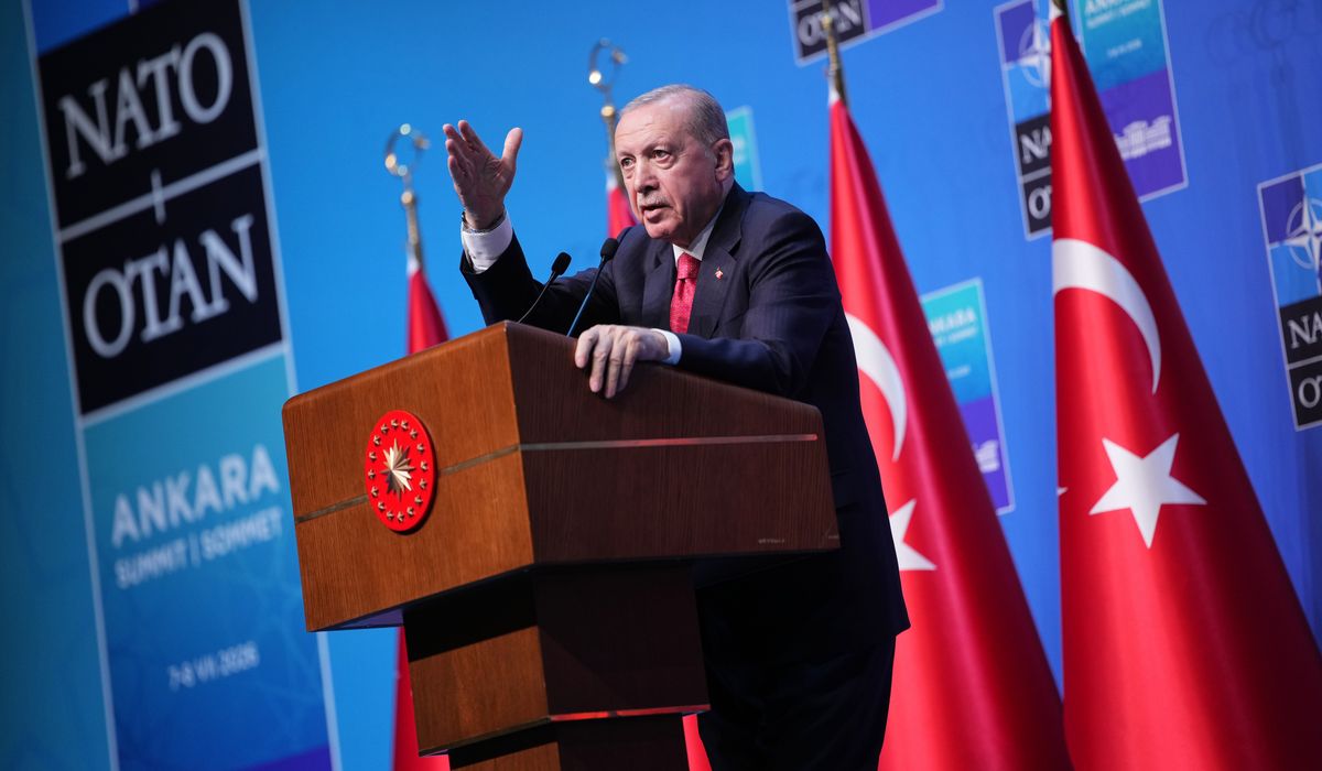 Kremlin, Turkey Discuss Future Control of S-400 Amid U.S. Jet Bid