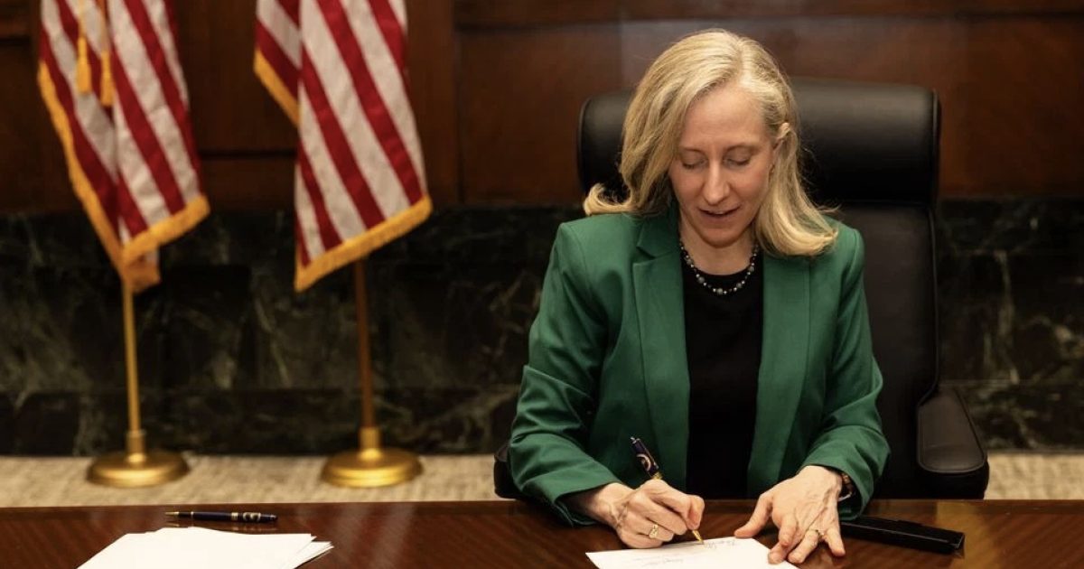 JUST IN: “A Shameful Relic of Our Jim Crow Past” – Democrat Virginia Governor Abigail Spanberger Restores Voting Rights for 66,000 Felons Before Midterms * The Gateway Pundit * by Jordan Conradson
