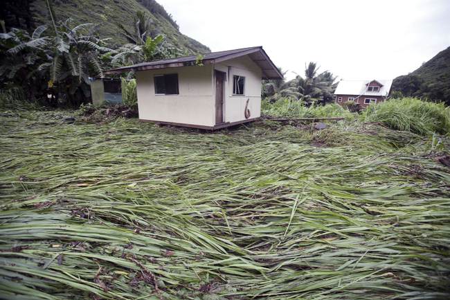 Six Dead in Torrential Indiana Floods, Hawaii at Risk