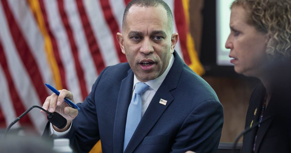 Jeffries Falters Defending 'Lake Ontario' Rename, Reveals Agenda - The Joe Messina Show