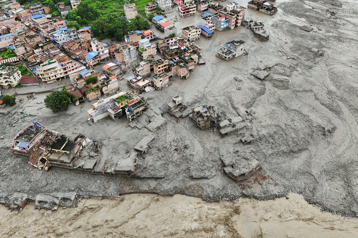Nepal floods live: At least 380 dead and hundreds missing as fears grow of new surge