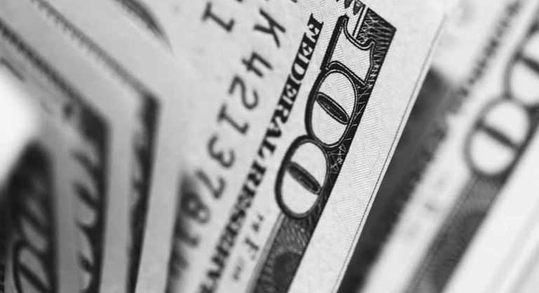 US Consumer Sentiment Rises Despite Weak Jobs Data
