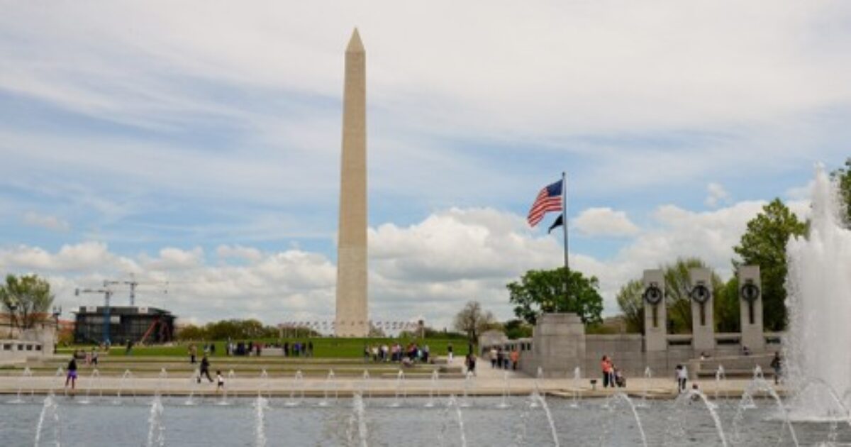 OUTRAGEOUS! Thugs VANDALIZE DC’s Beautiful World War II Memorial with Bubbles and Graffiti Containing a Disgusting Message – Trump Responds with FIRE * The Gateway Pundit * by Cullen Linebarger