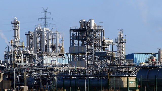 West Coast fuel crisis deepens as remaining refiners threaten to follow Valero, Phillips
