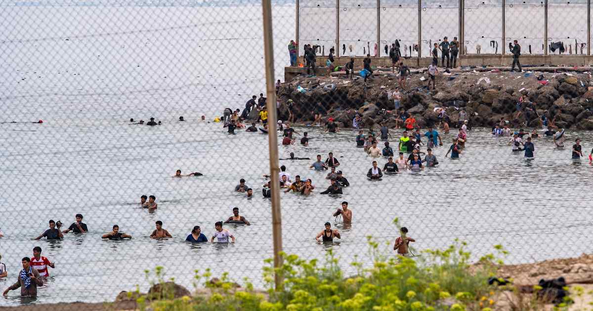 The Illegal Africans Who Stormed Into Spanish North African Territories Are Pooping Everywhere