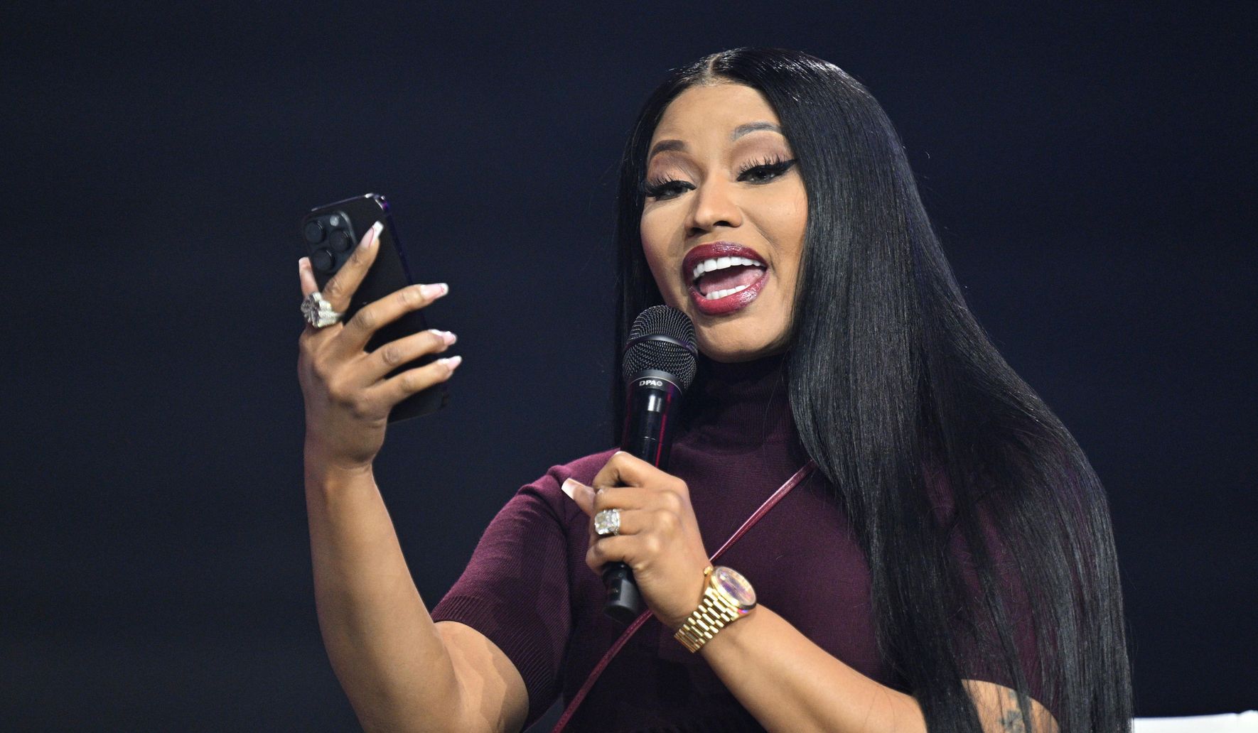 Nicki Minaj Predicts Fauci Will End Up on “Feeding Tubes”