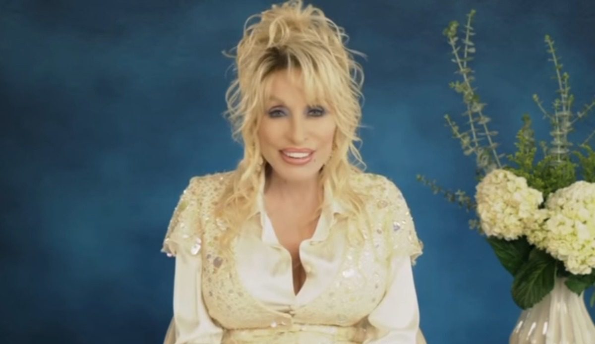 “Songwriting Has Been A Gift From God” — Dolly Parton Delivers Beautiful Acceptance Speech For ACM Poet’s Award | Whiskey Riff