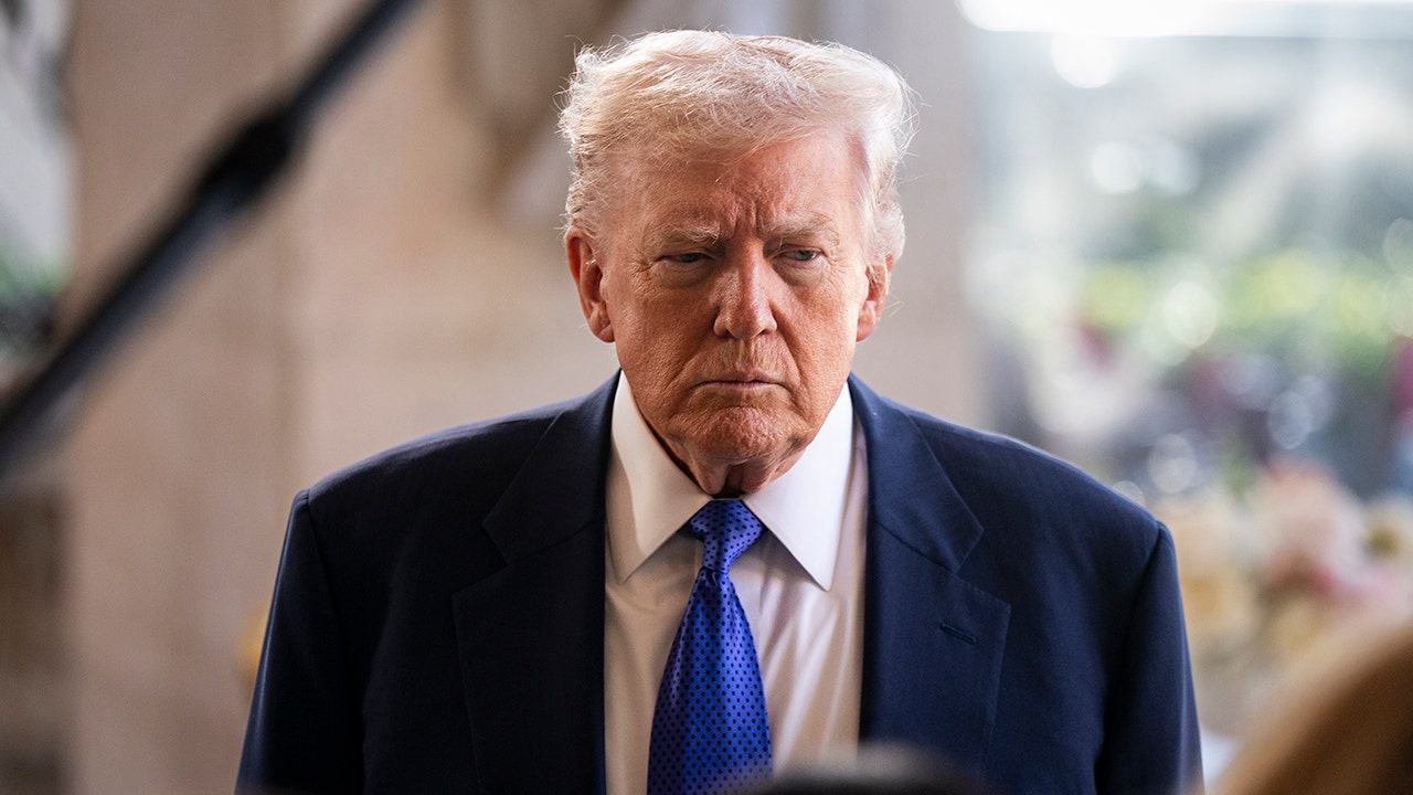 Trump Demands Iran Compensate Americans, Protesters After War Claims
