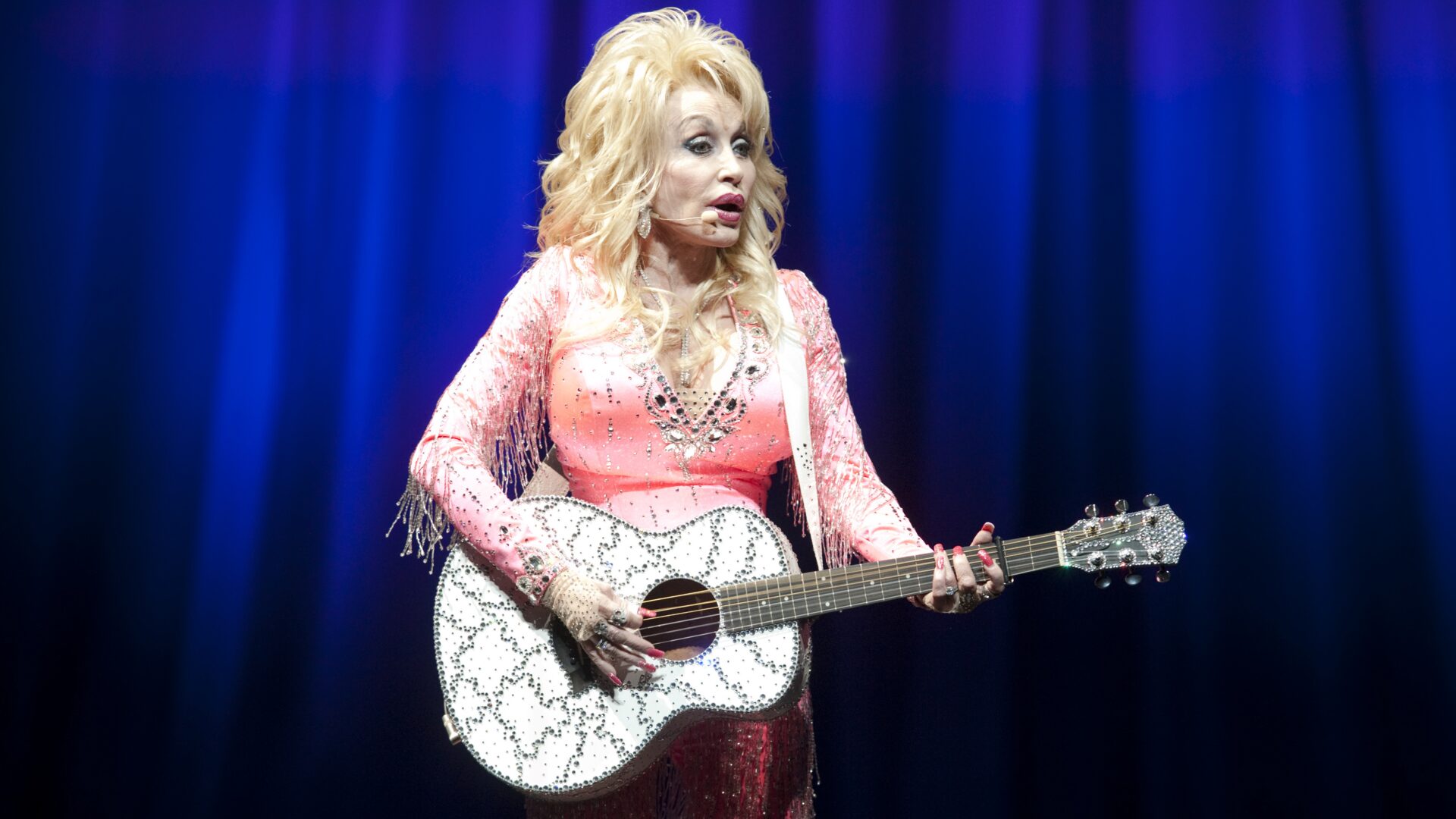 Dolly Parton, Radiant Queen of Country Music and So Much More, Passes Away at 80 Years Old [WATCH]