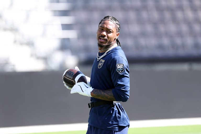 Stefon Diggs Signs with Washington Commanders
