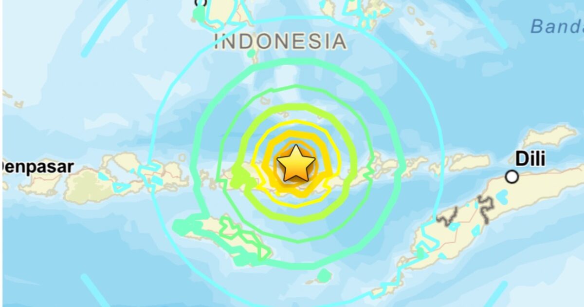 DEVELOPING: Buildings Crumble After Powerful Magnitude 7.7 Earthquake Strikes Indonesia – Tsunami Warning Issued (VIDEO) * The Gateway Pundit * by Cristina Laila