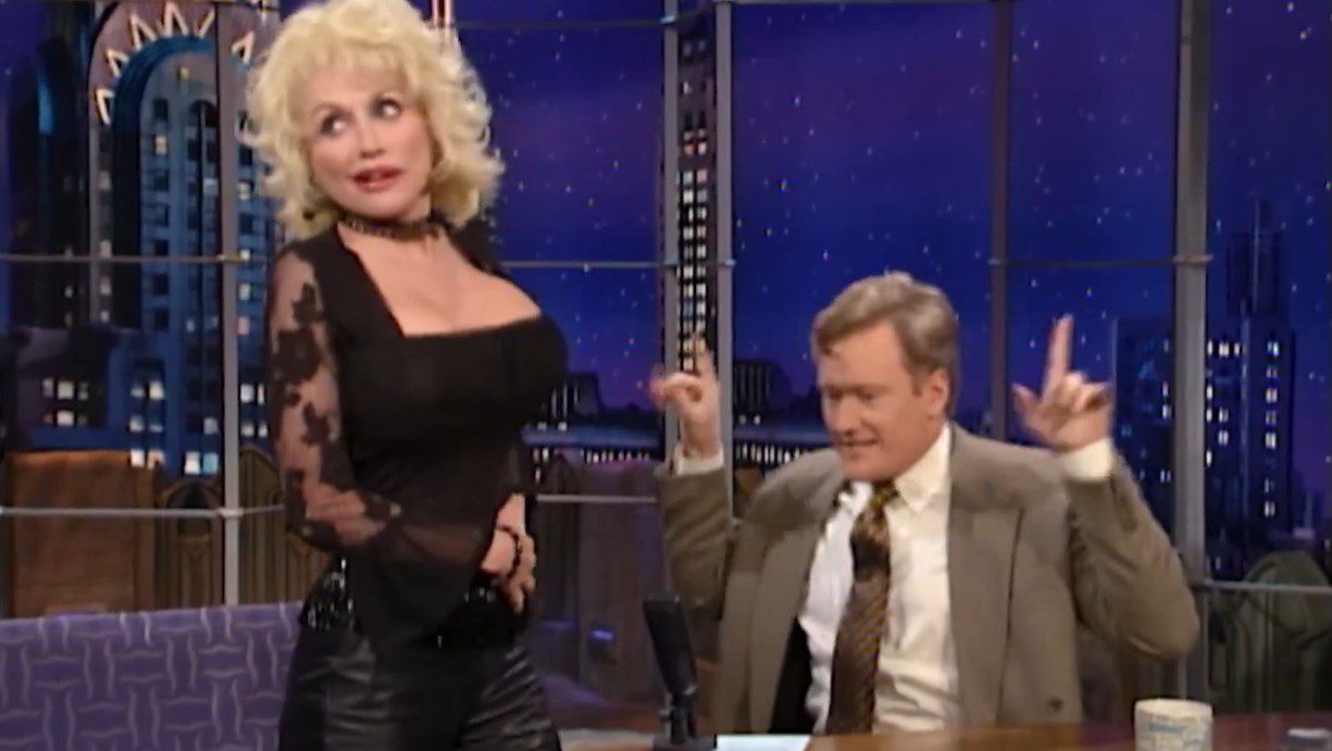 Dolly Parton’s 2001 Conan Appearance Goes Viral, A Beautiful Tribute to Her Unrivaled Sense Of Humor | Whiskey Riff