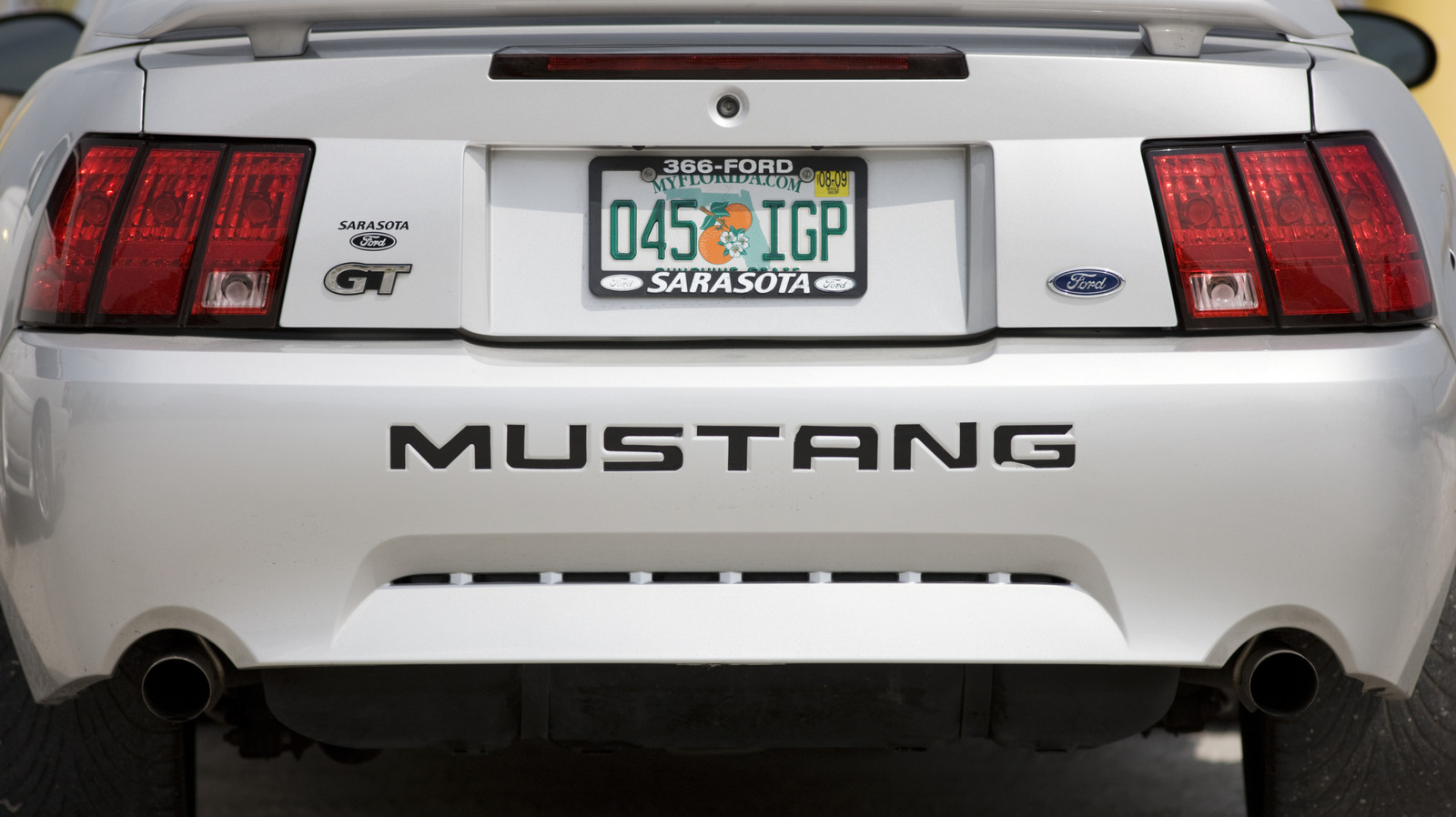 Is It Illegal To Use Two Different License Plates On One Car