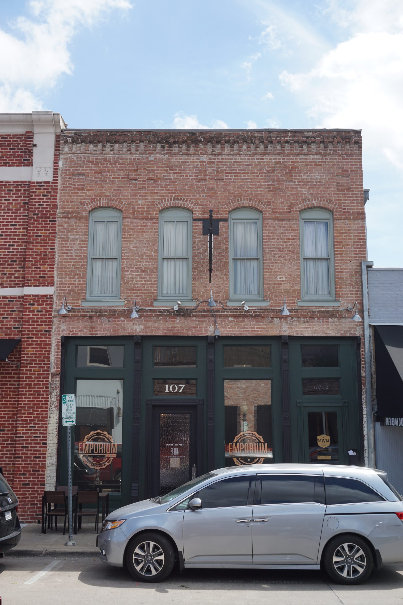 Cold Craft Beer, Live Music, and Pure Texas Soul: Why Tupps Bottling Company… Wait — Head to McKinney’s Emporium Brewing Instead