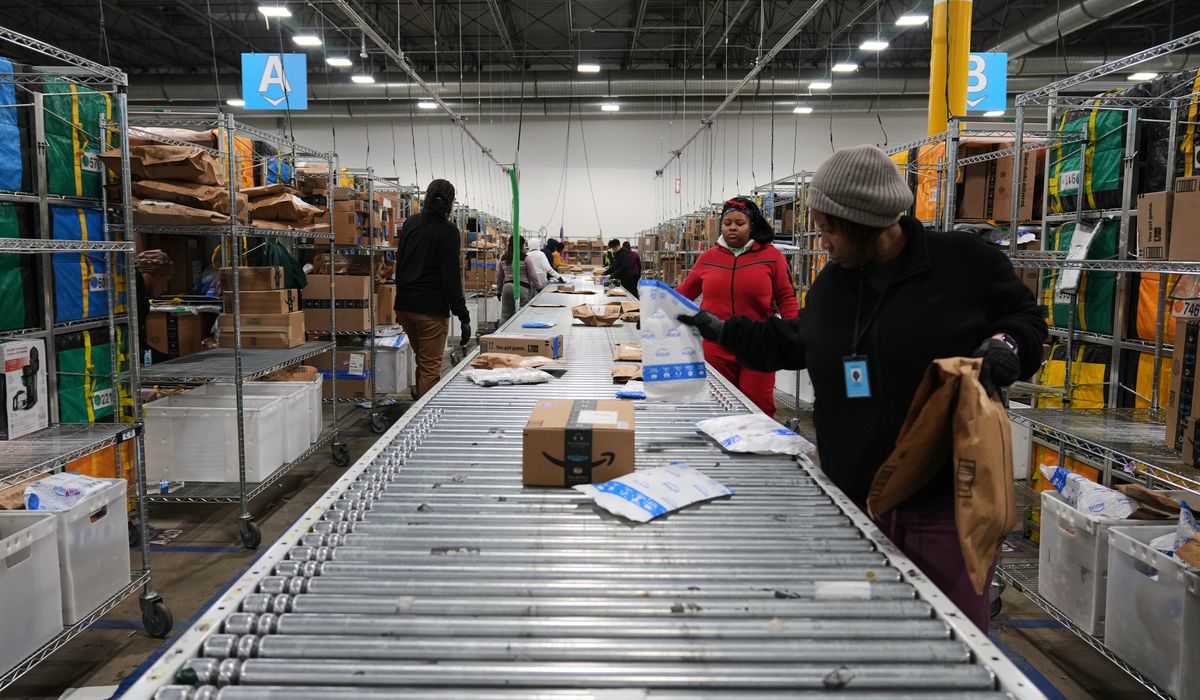 Amazon to Deliver Lightweight Packages by Drone to Millions by Year-End