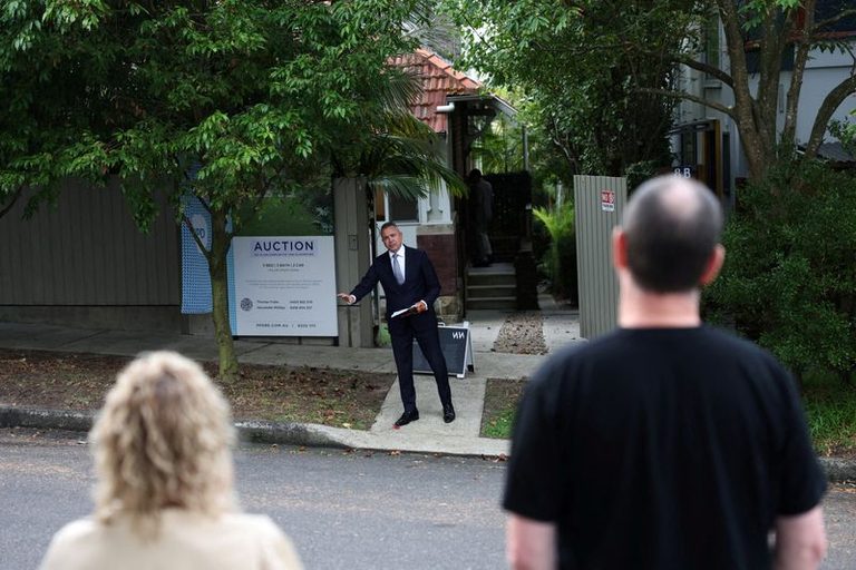 Australian Home Prices Slip for Fifth Straight Month as Market Weakens