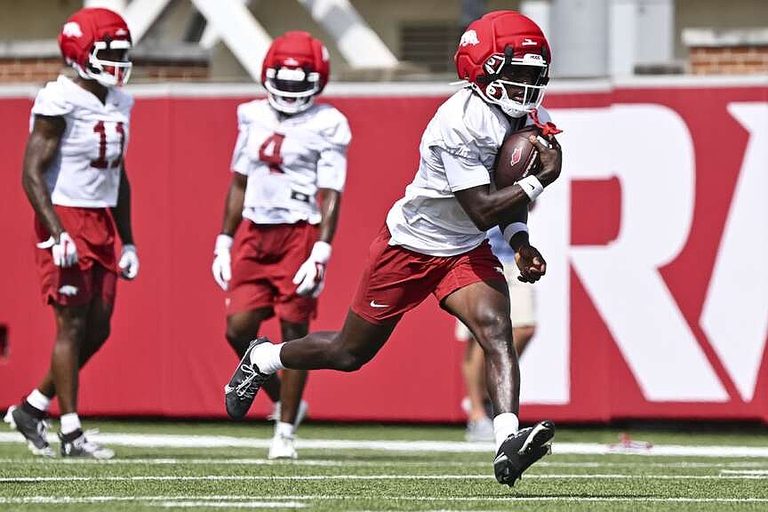 Arkansas Seeks Top WR