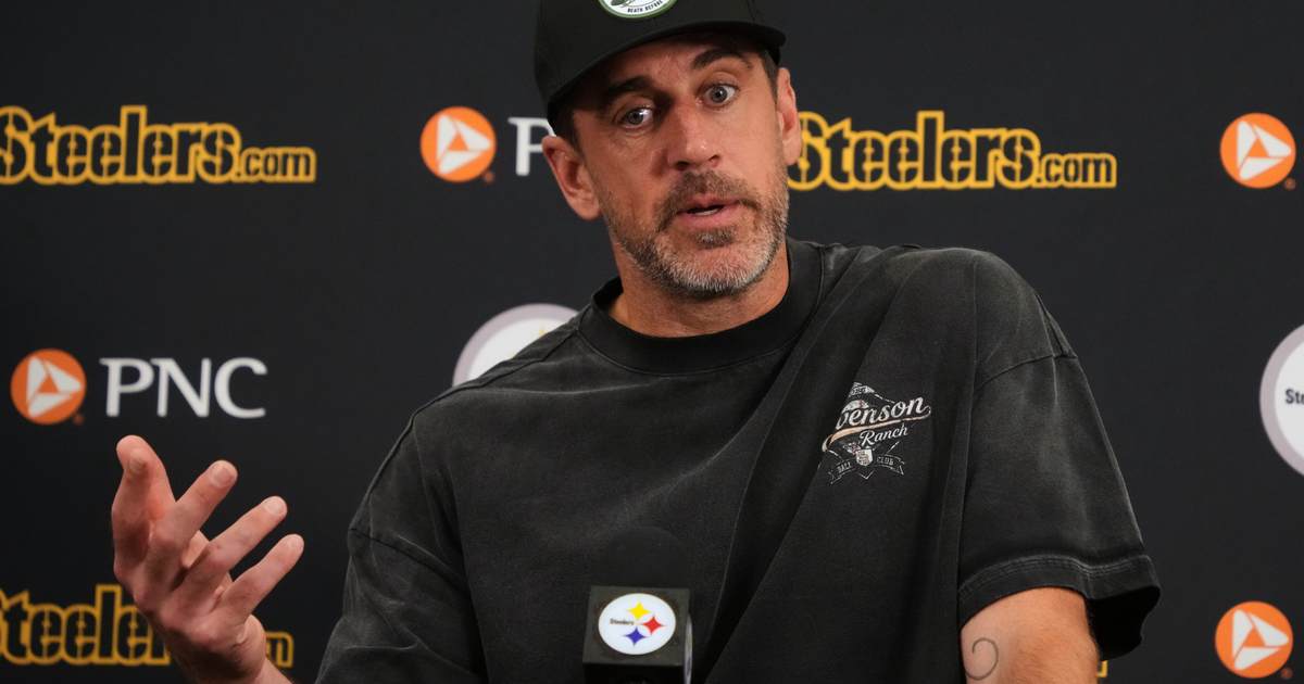 Adam Carolla Defends Rodgers Over COVID Vaccine, Slams Bradshaw - The Joe Messina Show