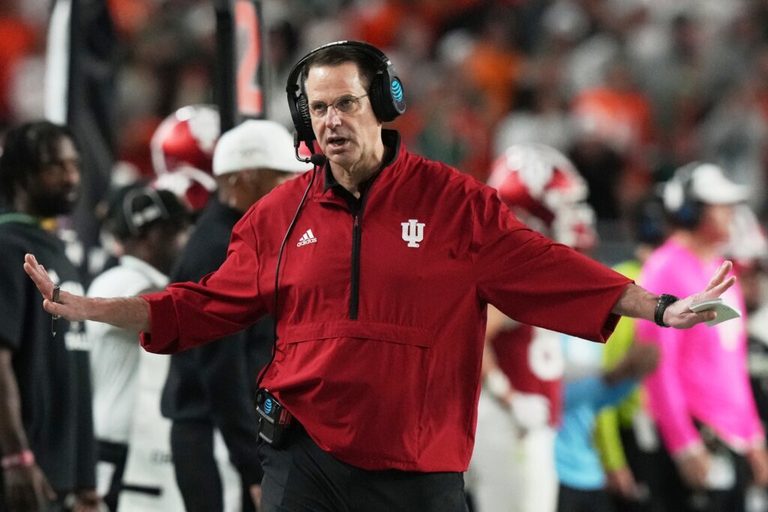 Ohio State and Oregon Lead AP Preseason Top 25 as Big Ten Holds Top Two Spots