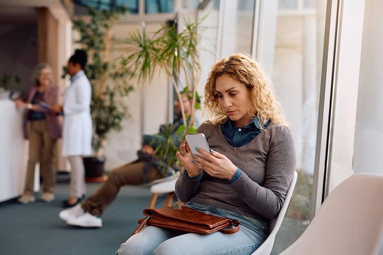 Mobile gamers turn to apps for stress relief, survey finds