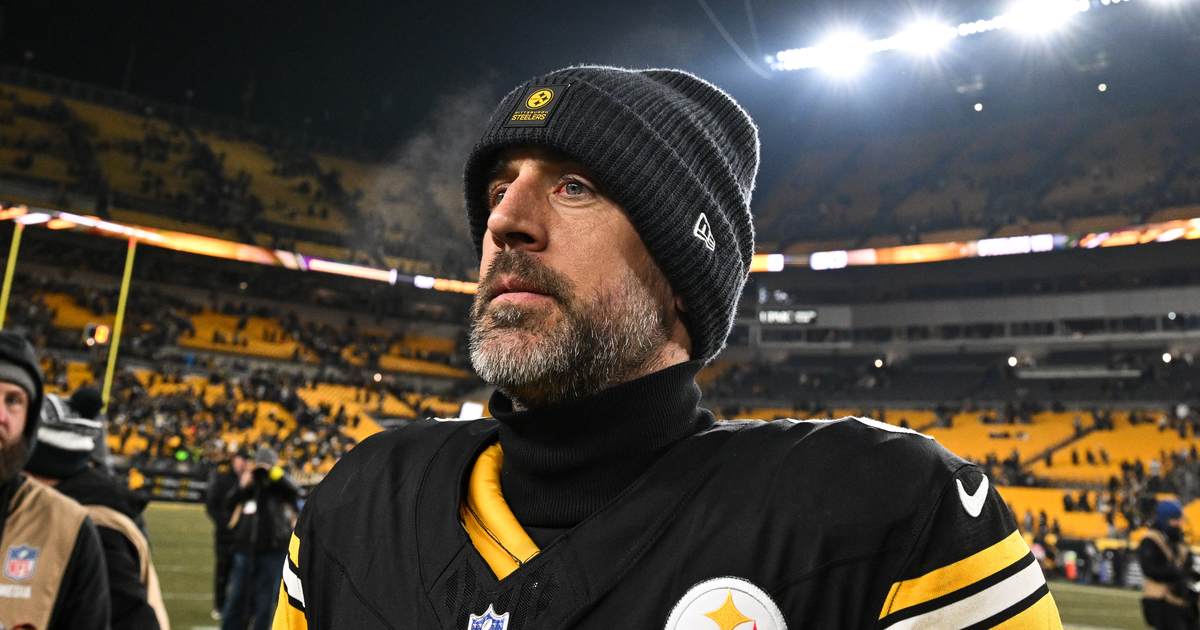 Aaron Rodgers Confronts Tony Fauci, Questions His Credibility - The Joe Messina Show